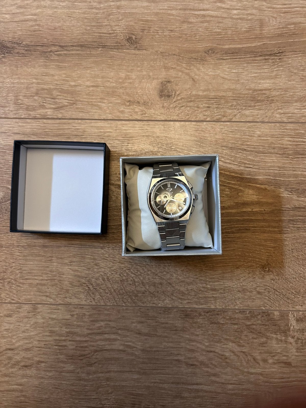 Montre HODLER Torvane argenté+noire pour homme, Bijoux, Sacs & Beauté, Montres | Hommes, Enlèvement ou Envoi, Acier, Acier, Neuf
