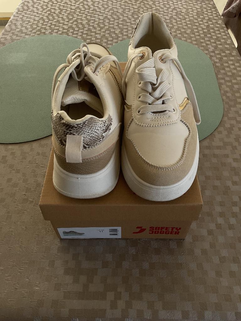 Dames sneakers, Beige, Ophalen of Verzenden, Zo goed als nieuw, Sneakers