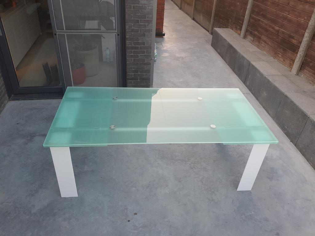 Table sur pilotis Desalto, Enlèvement