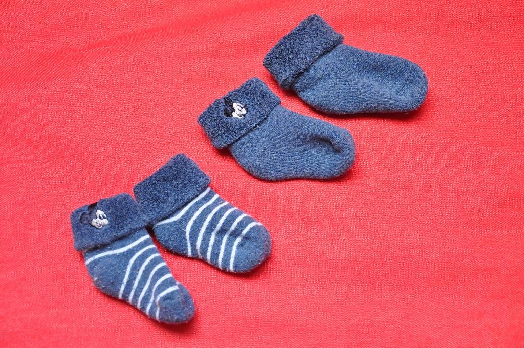 175A. Lot de 2 paires de chaussettes bébé type Mickey, Enfants & Bébés, Vêtements de bébé | Chaussures & Chaussettes, Enlèvement