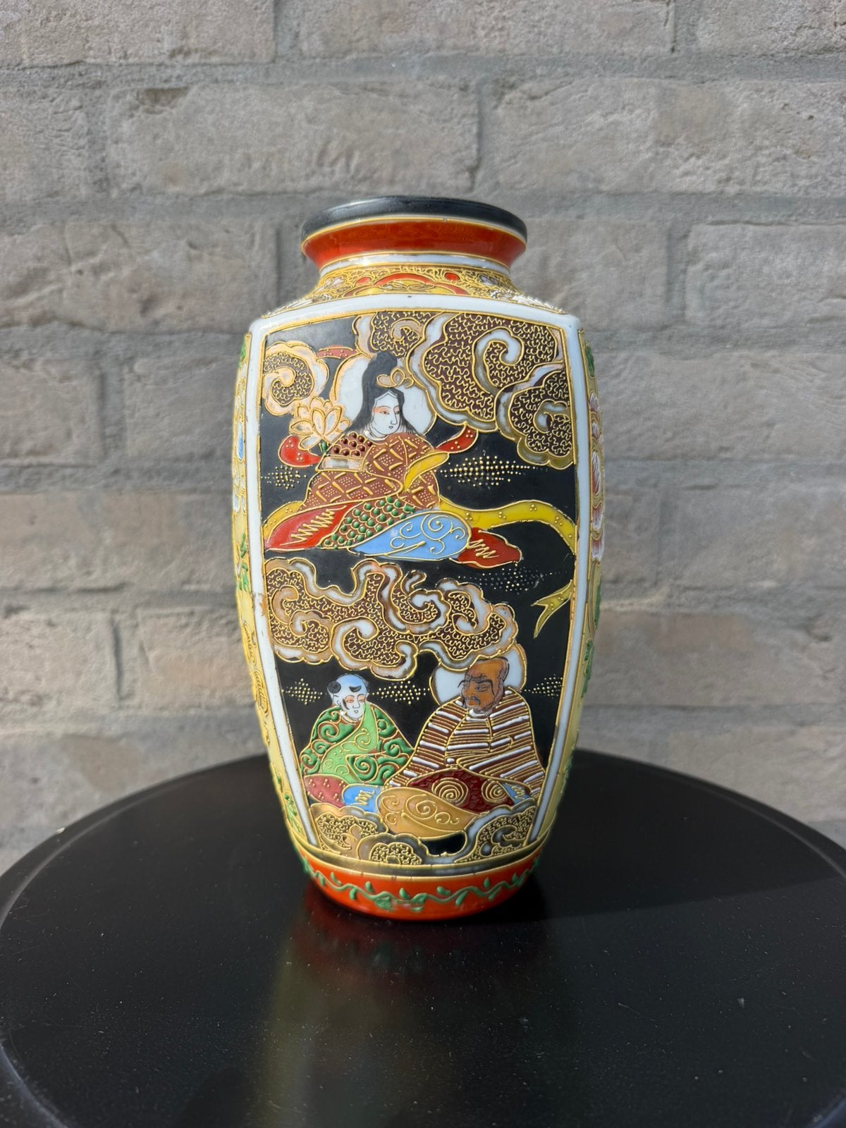 Japanse porseleinen vaas, Ophalen
