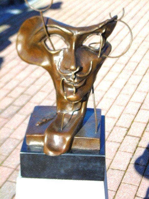 le masque en bronze signé , DALI ., Antiquités & Art, Enlèvement ou Envoi, Bronze
