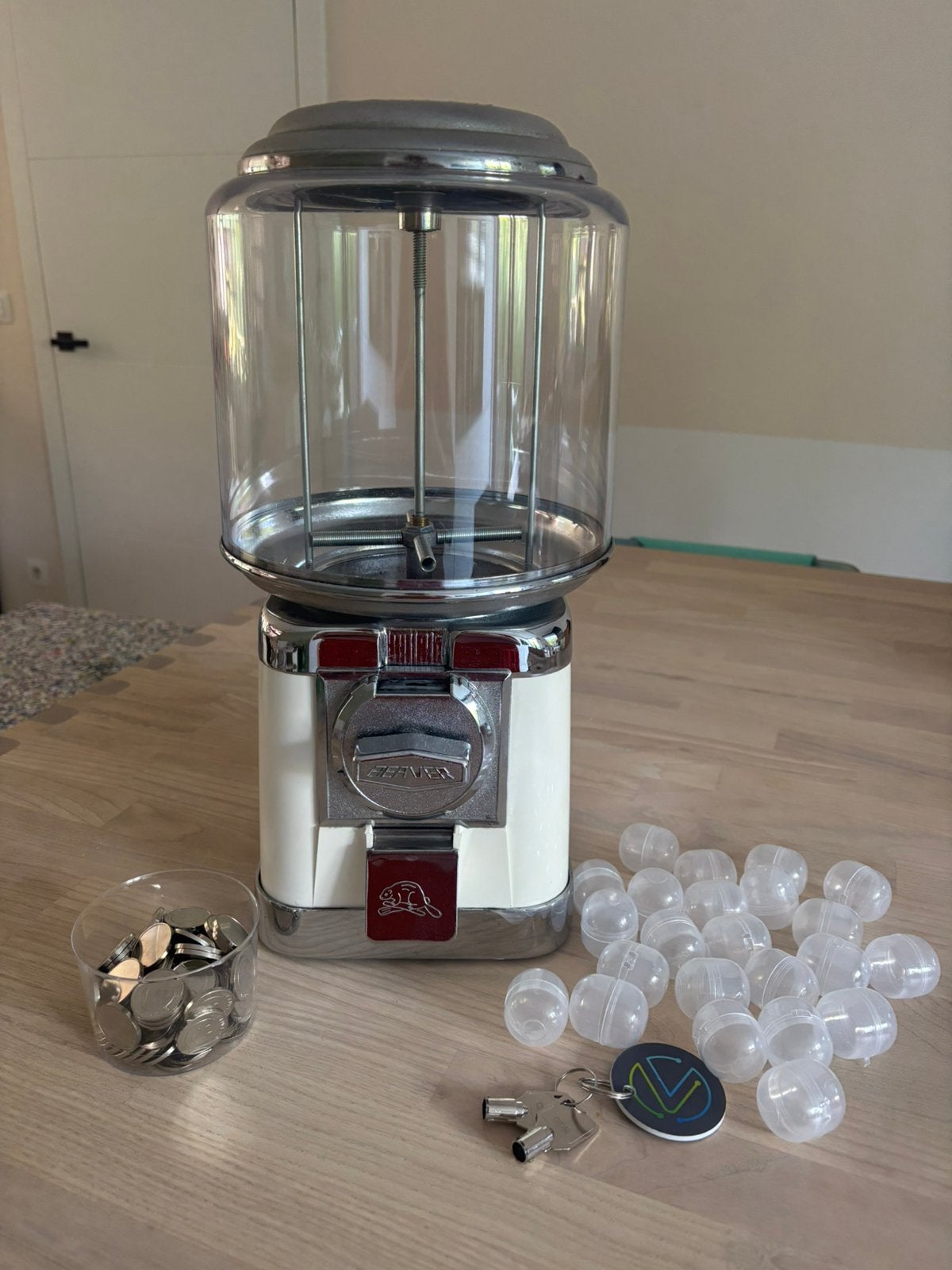 Beaver kauwgomballenautomaat + sleutels + capsules + tokens, Collections, Machines | Autre, Comme neuf, Enlèvement