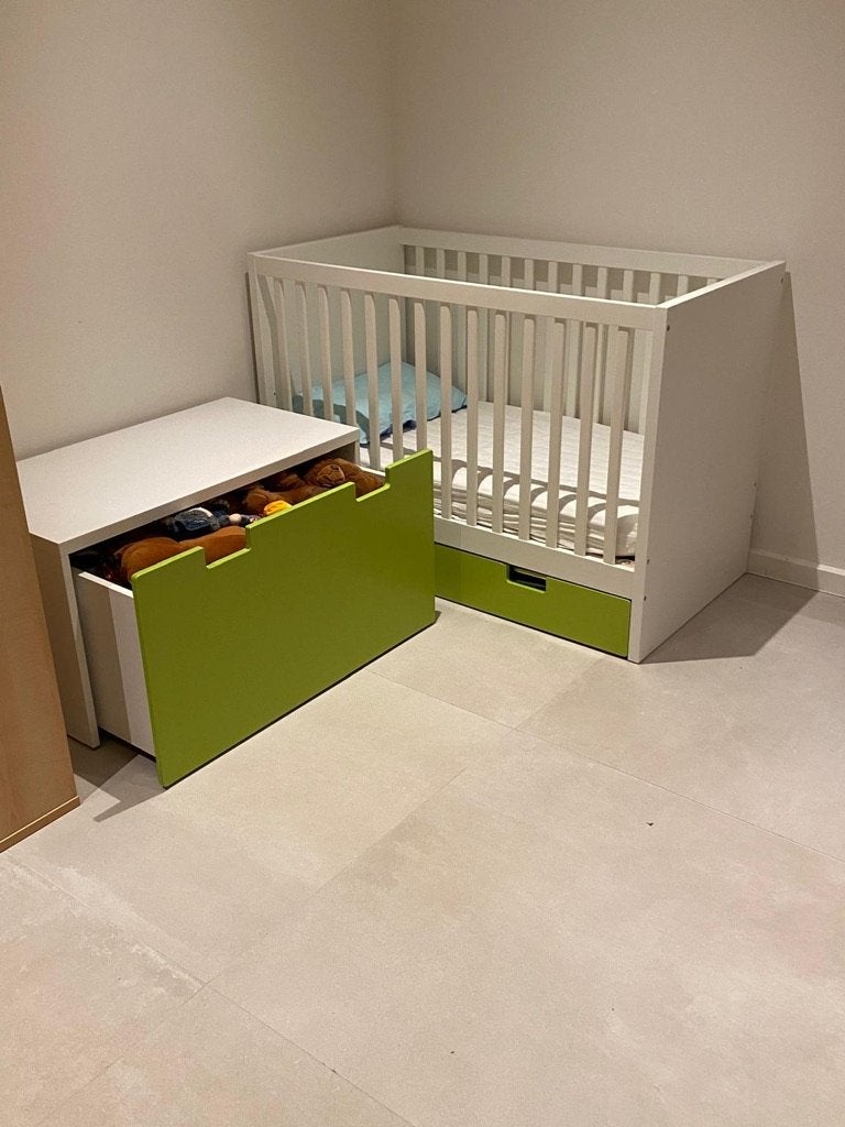Babybedje ikea - Stuva (wit/groen)  met bijpassende kist, Ophalen, Gebruikt