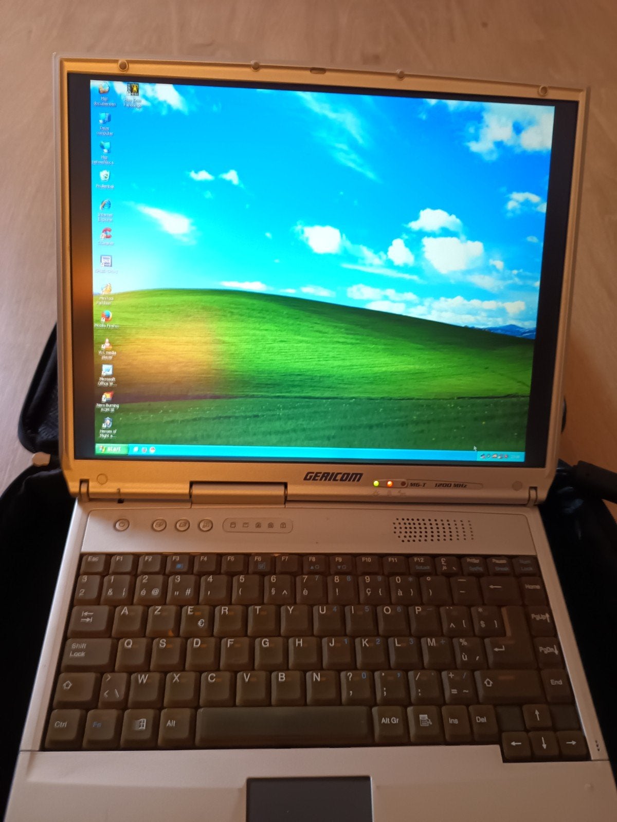 Laptop met tas. Intel Pentium 3., Computers en Software, Ophalen, Gebruikt, Intel Pentium