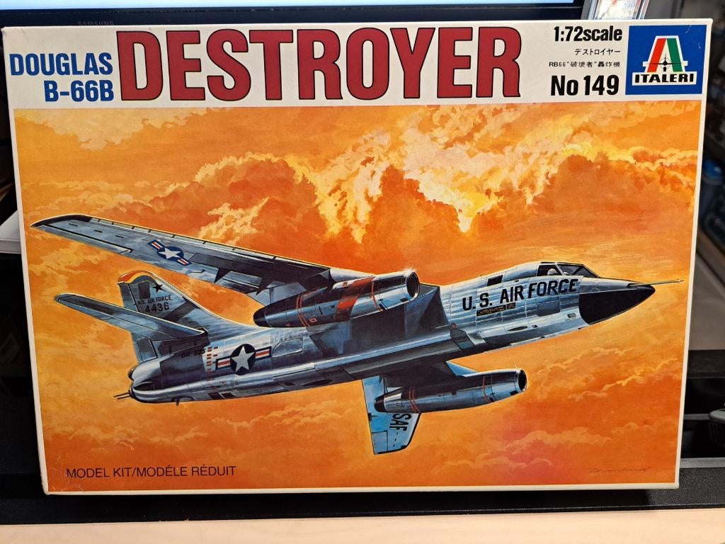 Italeri | Nr. 149 | 1:72 - Douglas B-66B Destroyer (1986), Hobby & Loisirs créatifs, Modélisme | Avions & Hélicoptères, Neuf, Italeri
