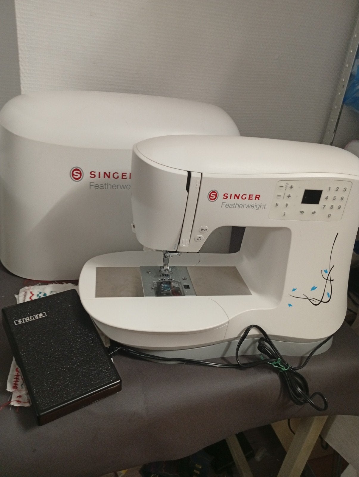 SINGER Vedergewicht C240 naaimachine — IDT, Ophalen of Verzenden, Naaimachine, Singer