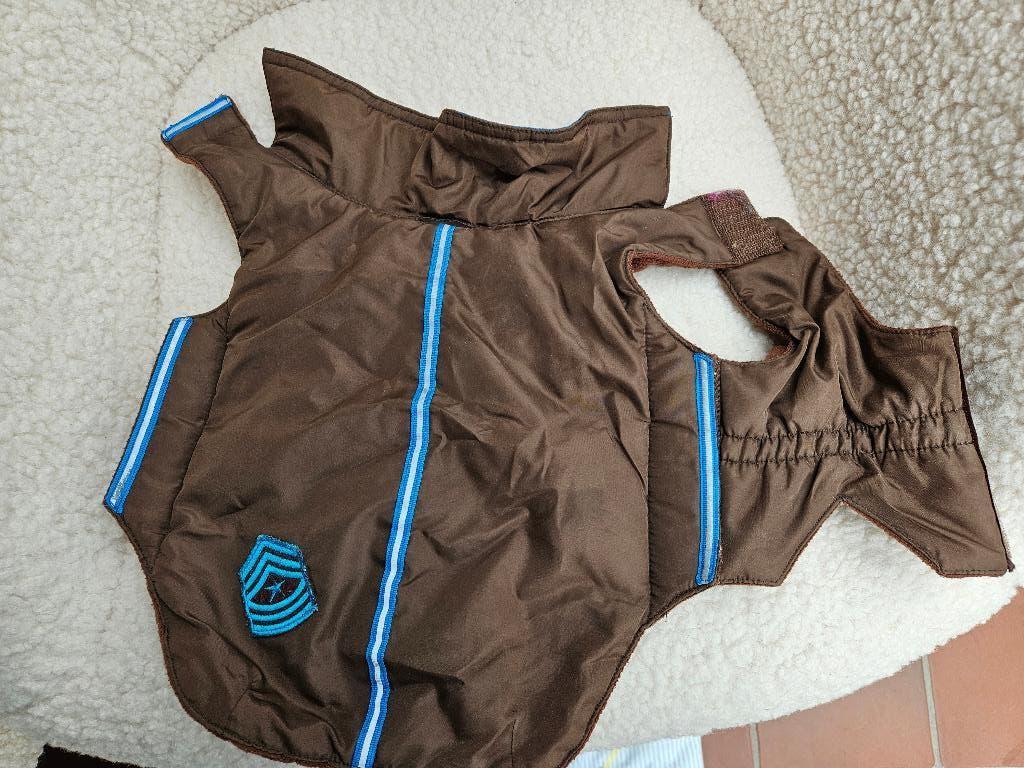 Hondenjas bruin gevoerd 30 cm, Dieren en Toebehoren, Hondenkleding, Ophalen of Verzenden, Gebruikt, Hondenjas