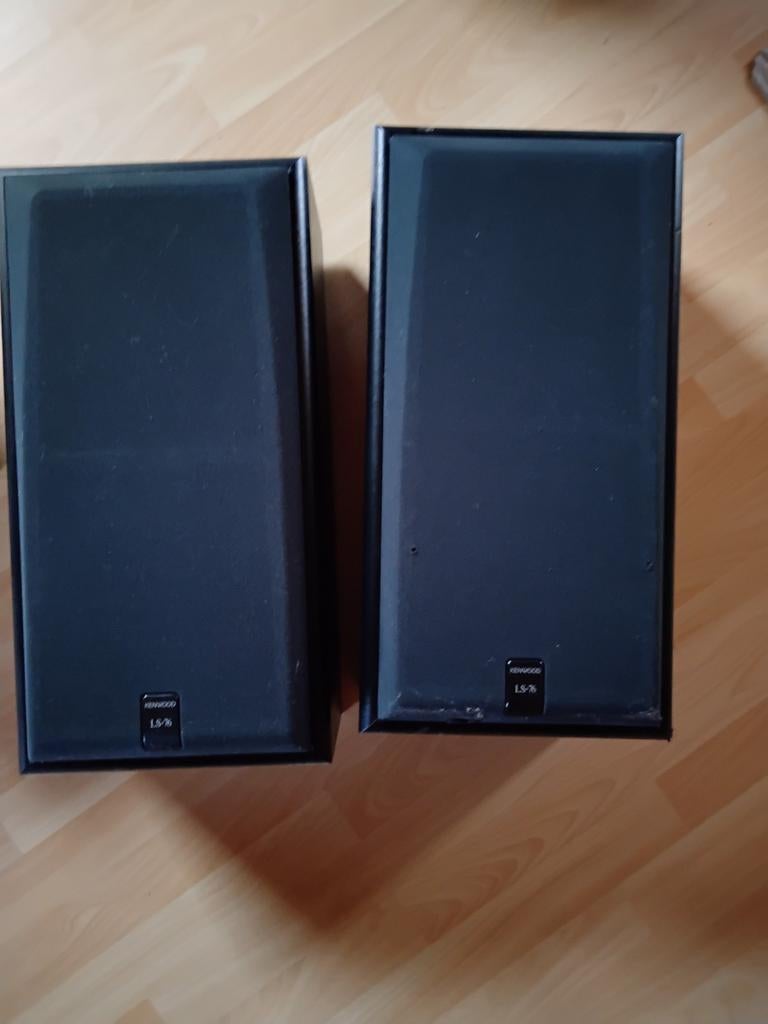 Een paar Kenwood boxen en een paar kleine boxen, Ophalen