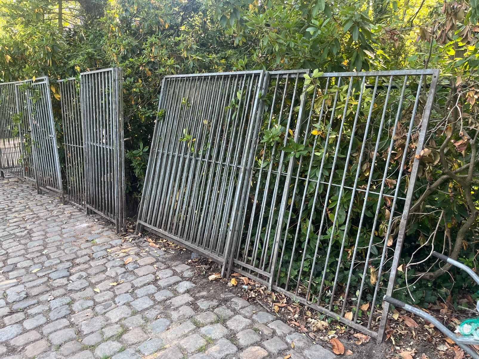 Gegalvaniseerde honderen hekken totaal 24m met poortjes,.., Ophalen, Zo goed als nieuw