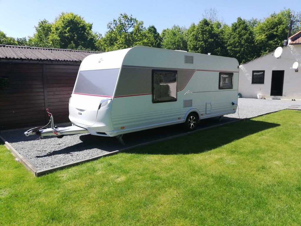 caravane burstner 485 TS, Jusqu'à 4, 6 à 7 mètres, Roue de secours, Lit dans la longueur