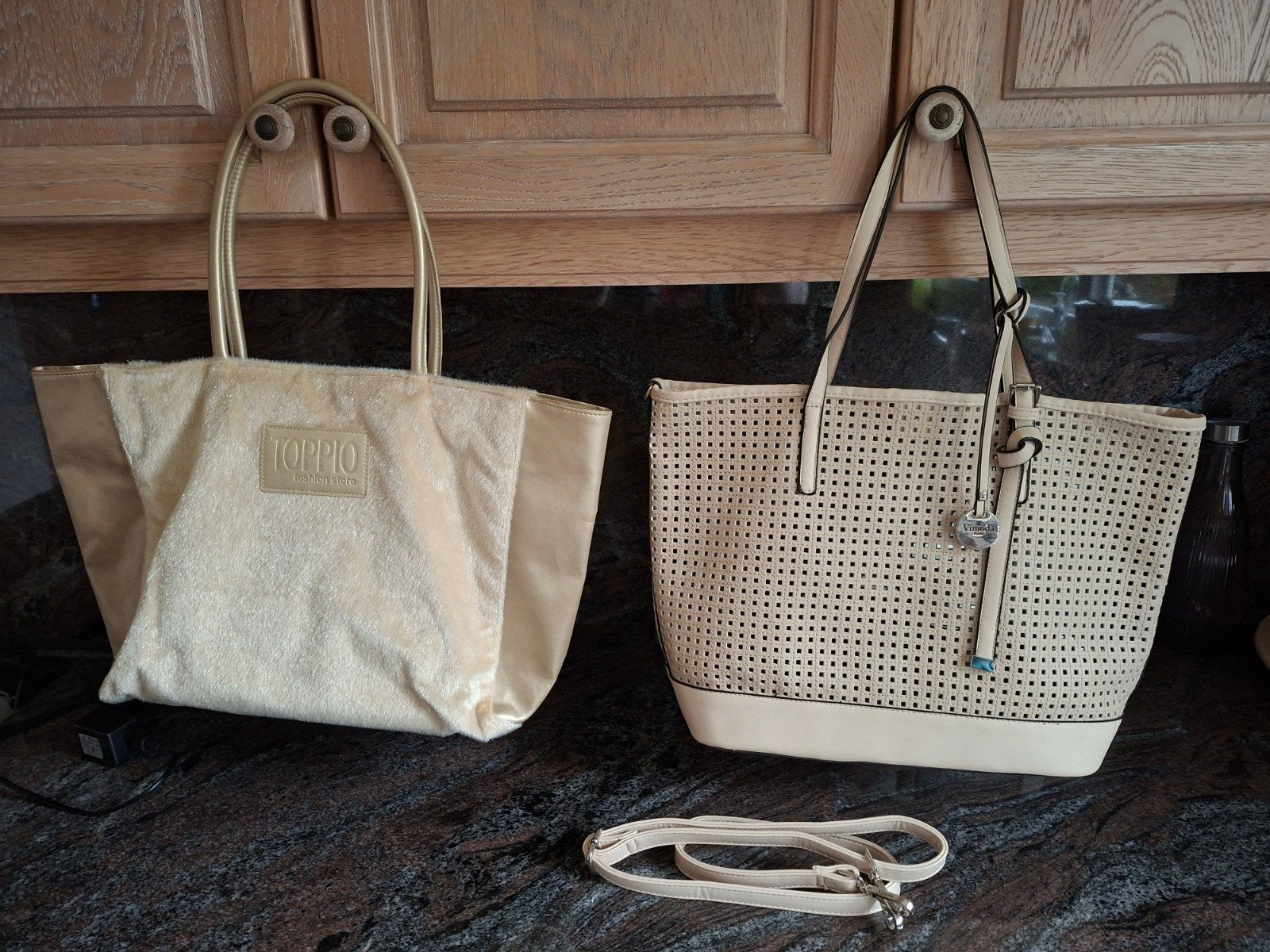 2 handtassen in perfecte staat voor 15€ samen, Ophalen of Verzenden, Zo goed als nieuw, Beige, Handtas