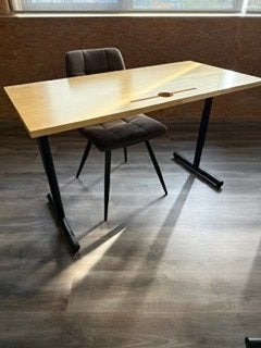 Bureau/Tafel met Houten Blad – Multifunctioneel Inzetbaar, Ophalen, Hout, Bruin, Zo goed als nieuw