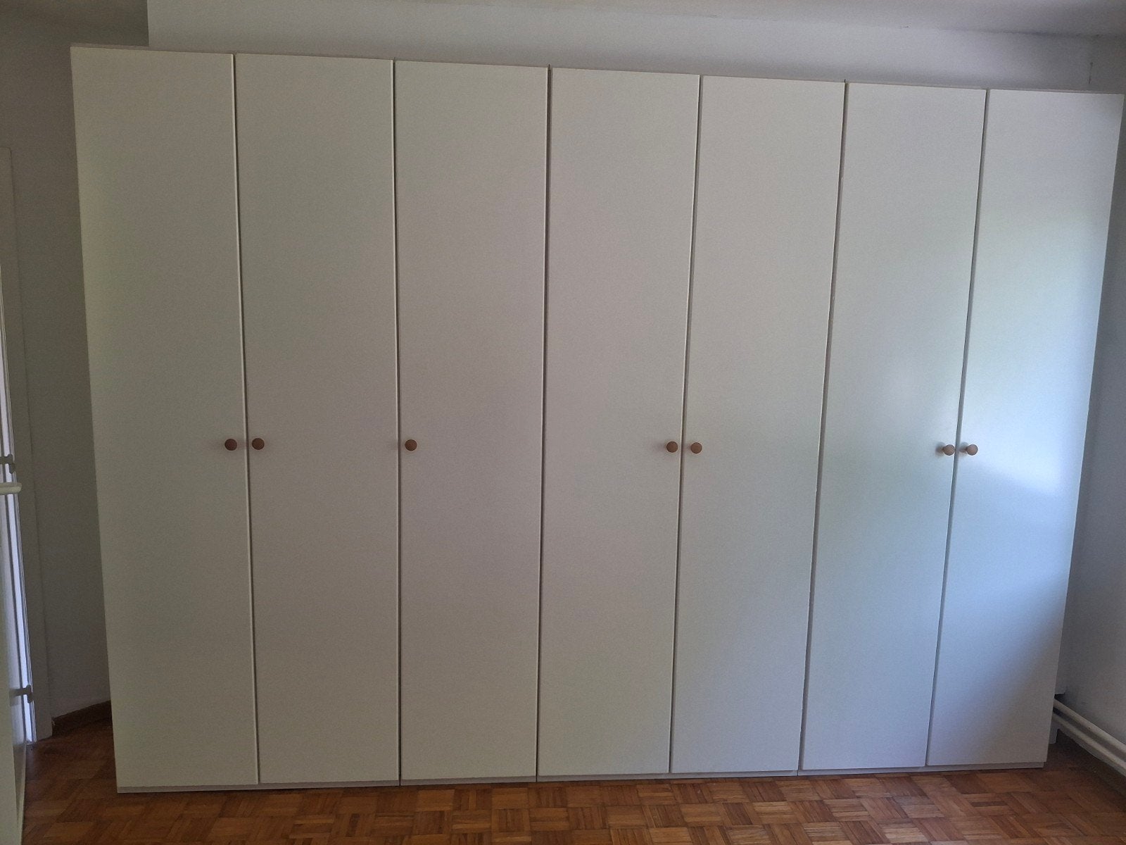 Witte kleerkast, Ophalen