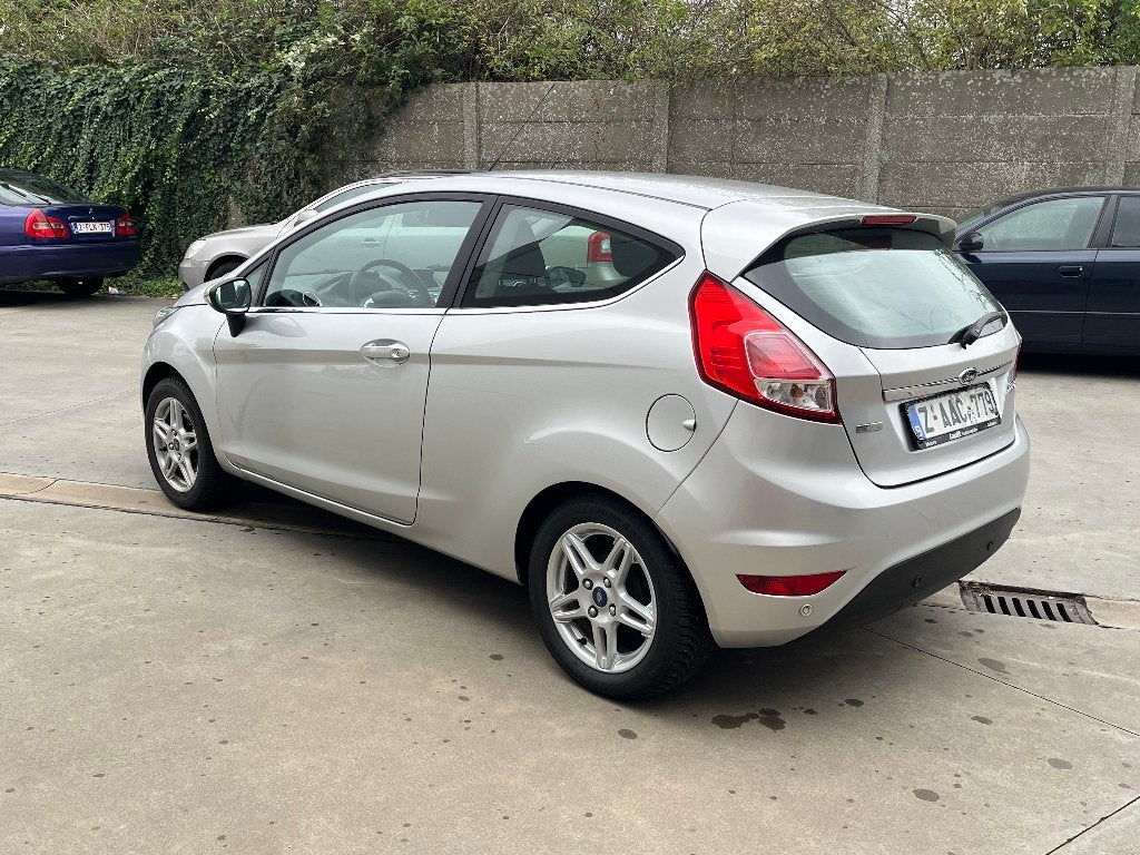 Ford Fiesta Titanium 2014 essence 88000 km*GPS*1er PRopre*, Autos, Ordinateur de bord, Achat, Entreprise, Noir
