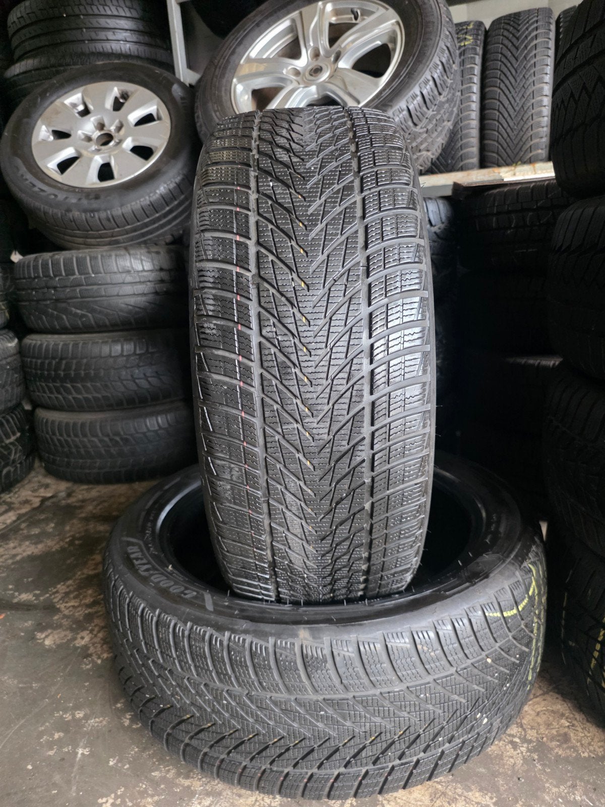 255 45 20 Goodyear avec montage et équilibrage, Enlèvement