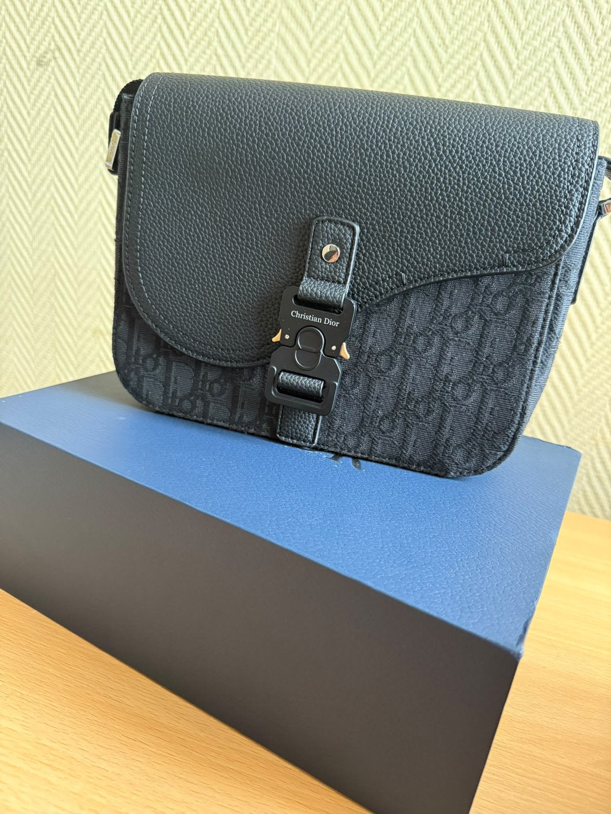 Sacoche dior à bandoulière, Bijoux, Sacs & Beauté, Enlèvement, Neuf, Noir, Sac à bandoulière