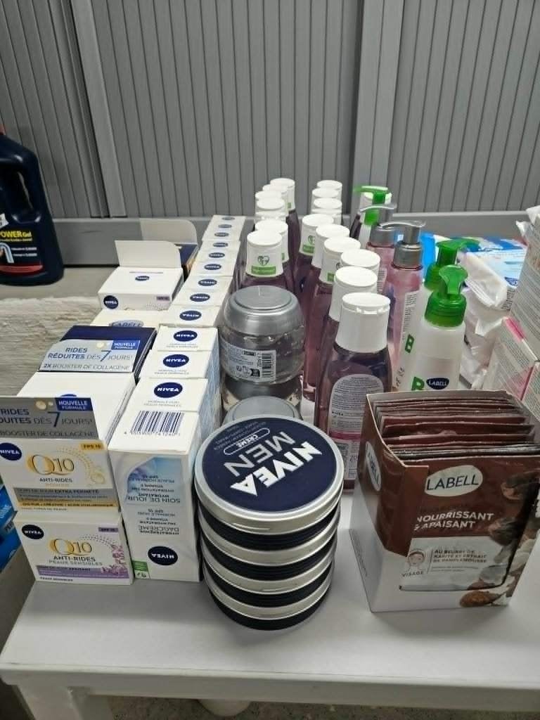 Lot de cosmétique neuf + produit de nettoyage neuf, Enlèvement, Neuf
