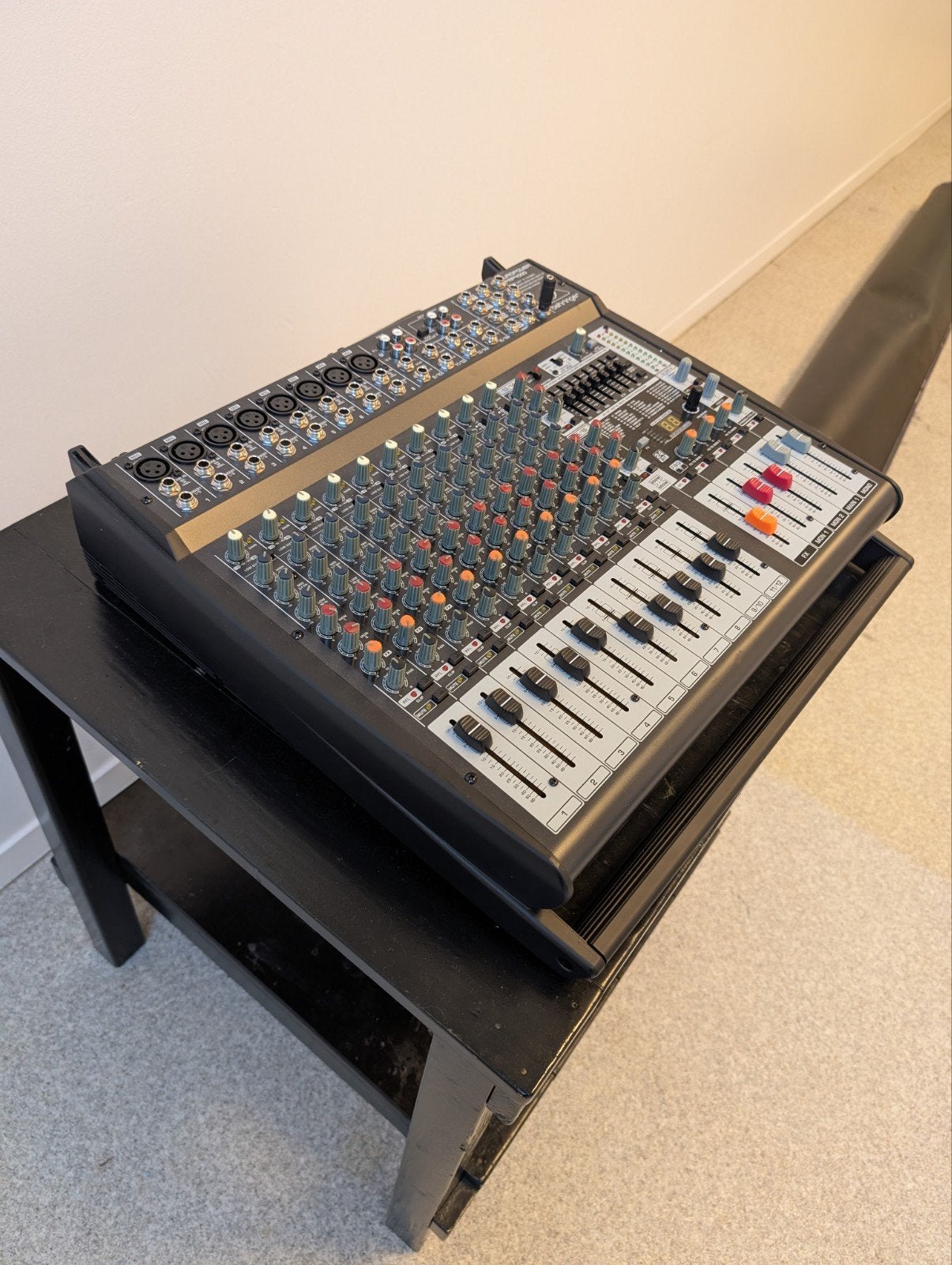 Behringer Europower PMP4000, Ophalen, Gebruikt, 10 tot 20 kanalen, Microfooningang