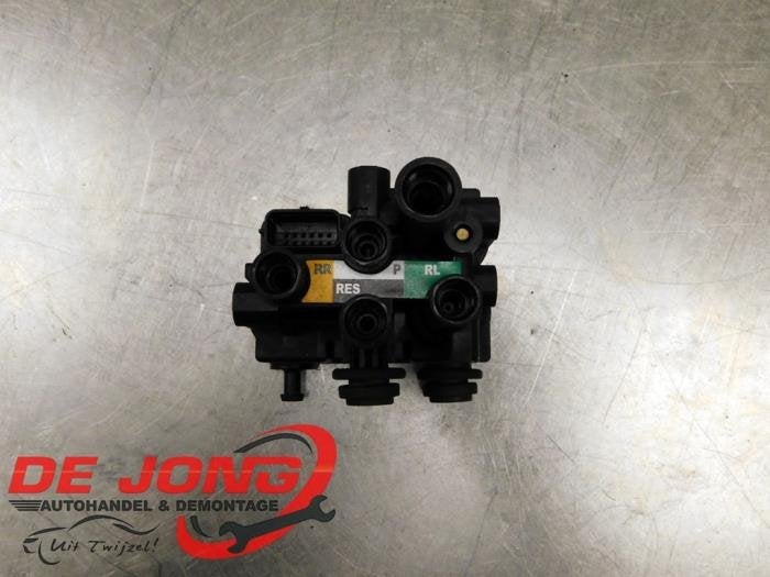 Vanne de régulation de niveau d'un Landrover Range Rover Sp, Land Rover, -, 3 mois de garantie, Utilisé