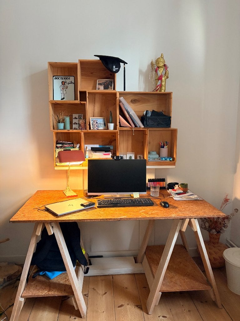Houten bureau met bijhorende wandkast, Ophalen, 150 cm, Hout, 76 cm