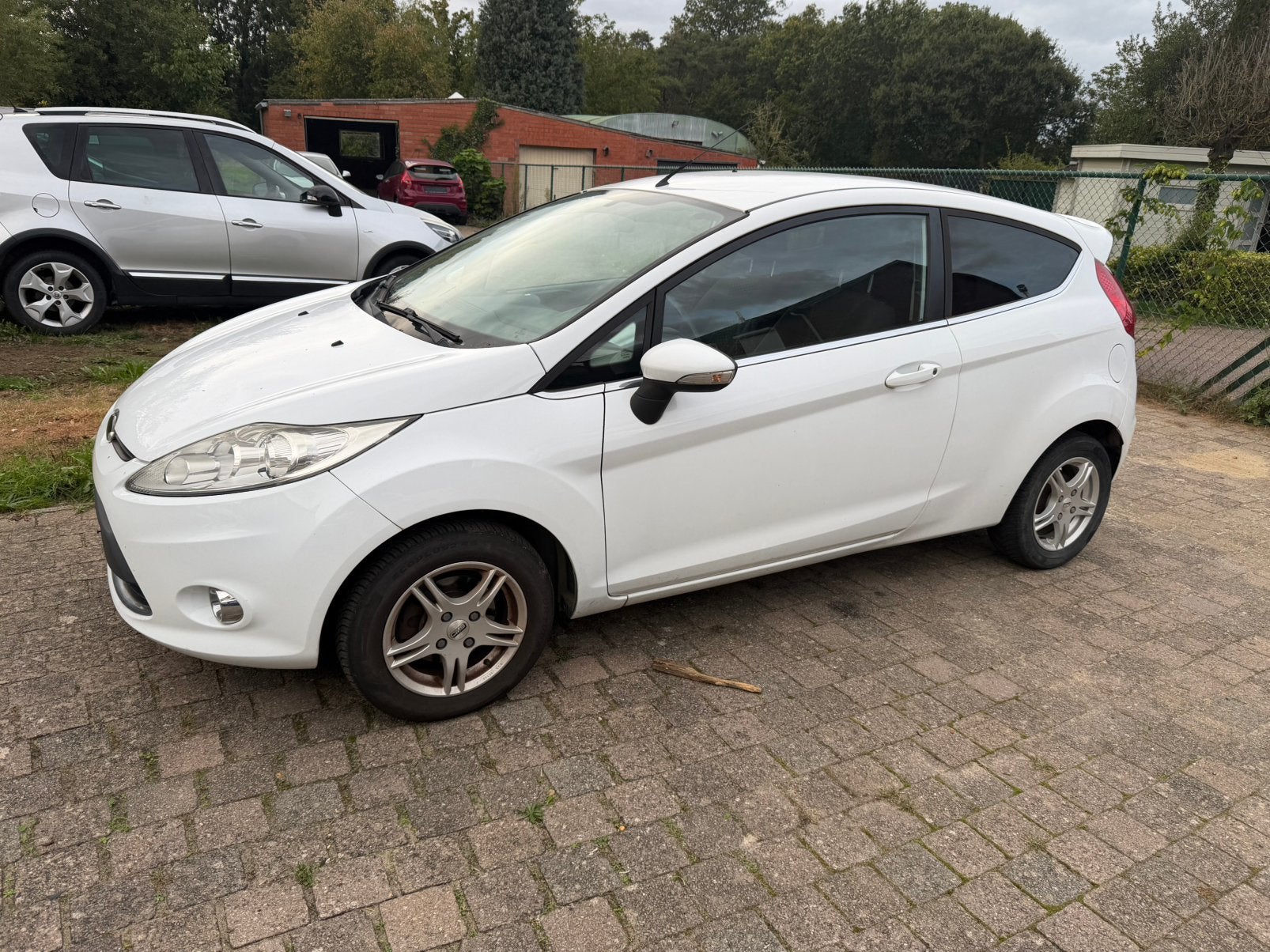 Ford Fiesta 1.4 benzine 2010 euro5 150.000km airco gekeurd, Auto's, Voorwielaandrijving, Stof, Zwart, Wit