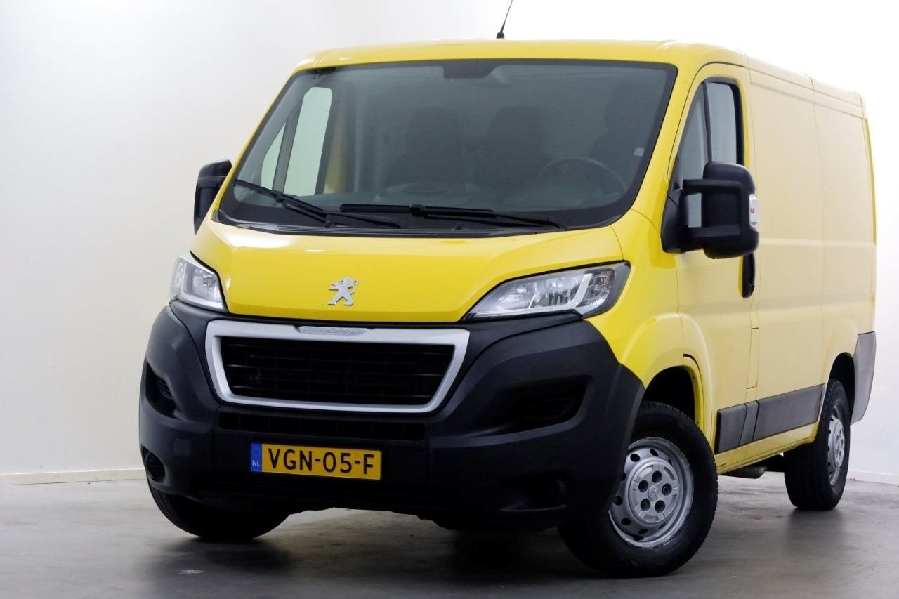 Peugeot Boxer 330 2.2 BlueHDi 140pk L1H1 Premium Airco/Stand, Auto's, Overige kleuren, Electronic Stability Program (ESP), Onderhoudsboekje