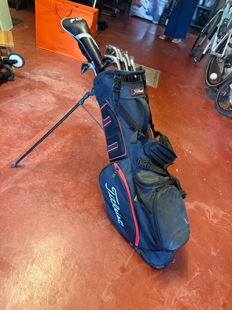 Set golf Cobra AEROJET + PING + sac Titleist, Sports & Fitness, Golf, Enlèvement, Comme neuf, Set, Autres marques