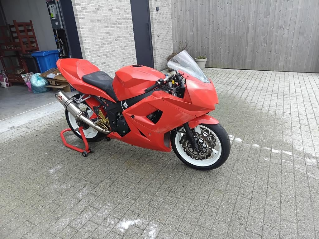 Triumph Daytona 600 circuitmotor met werk, Motoren, Particulier, 3 cilinders