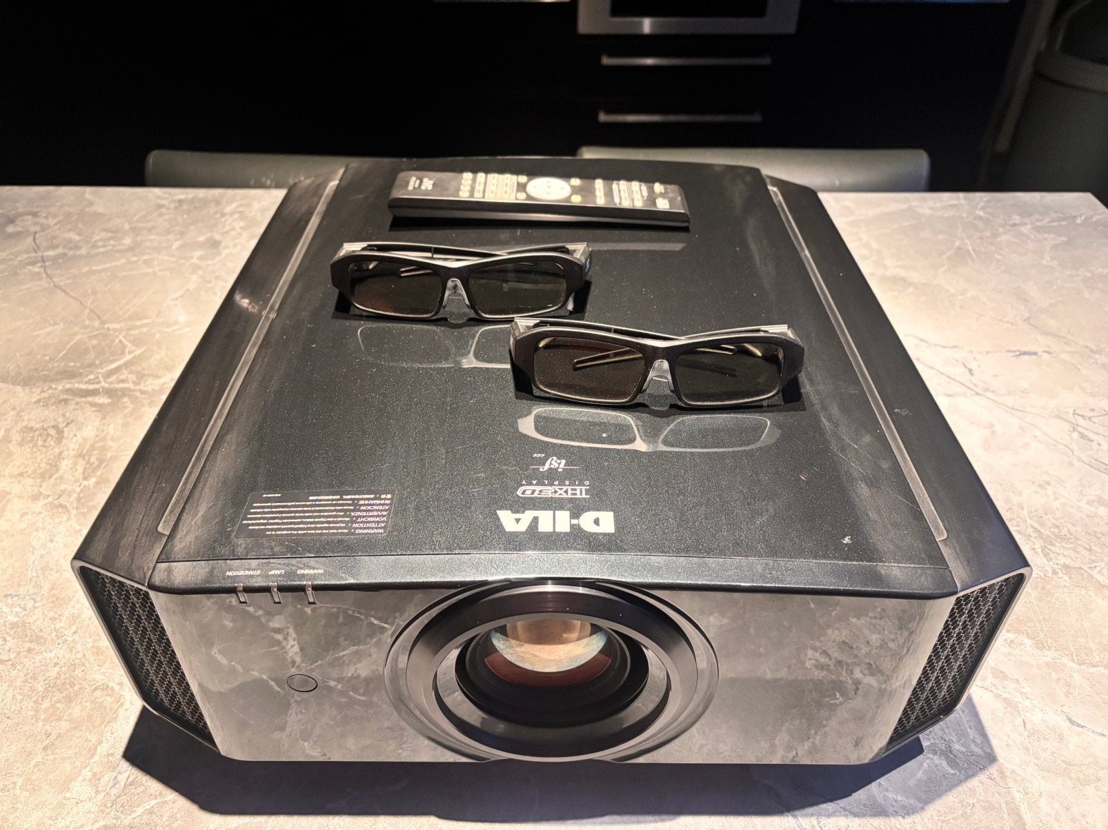 3D projector jvc dla x7 met electrisch sherm en 2 3D brillen, Audio, Tv en Foto, Ophalen, Zo goed als nieuw
