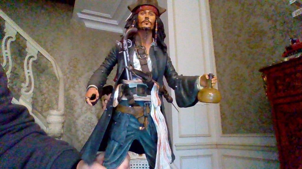Grande figurine de Jack Sparrow, Enlèvement