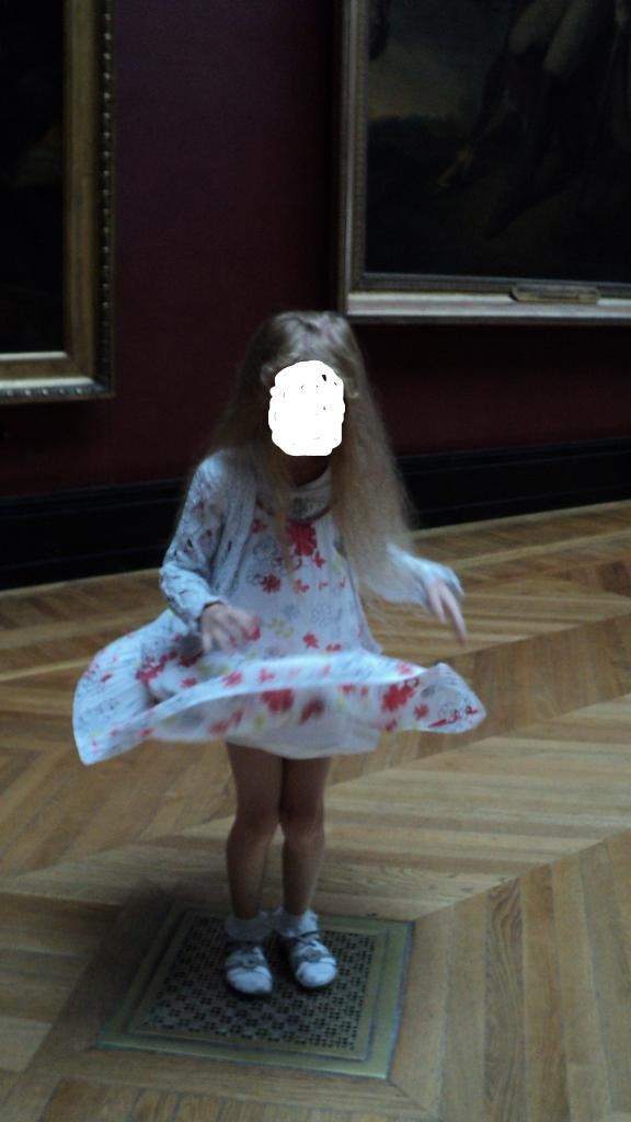 une magnifique robe d'été qui tourne pour la fille 10 ans, Kinderen en Baby's, Kinderkleding | Maat 140, Ophalen of Verzenden