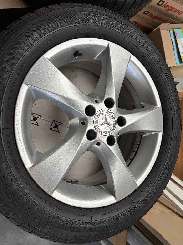 Velgen + Banden Mercedes Vito / V-klasse, Ophalen, Gebruikt, Banden en Velgen, 17 inch