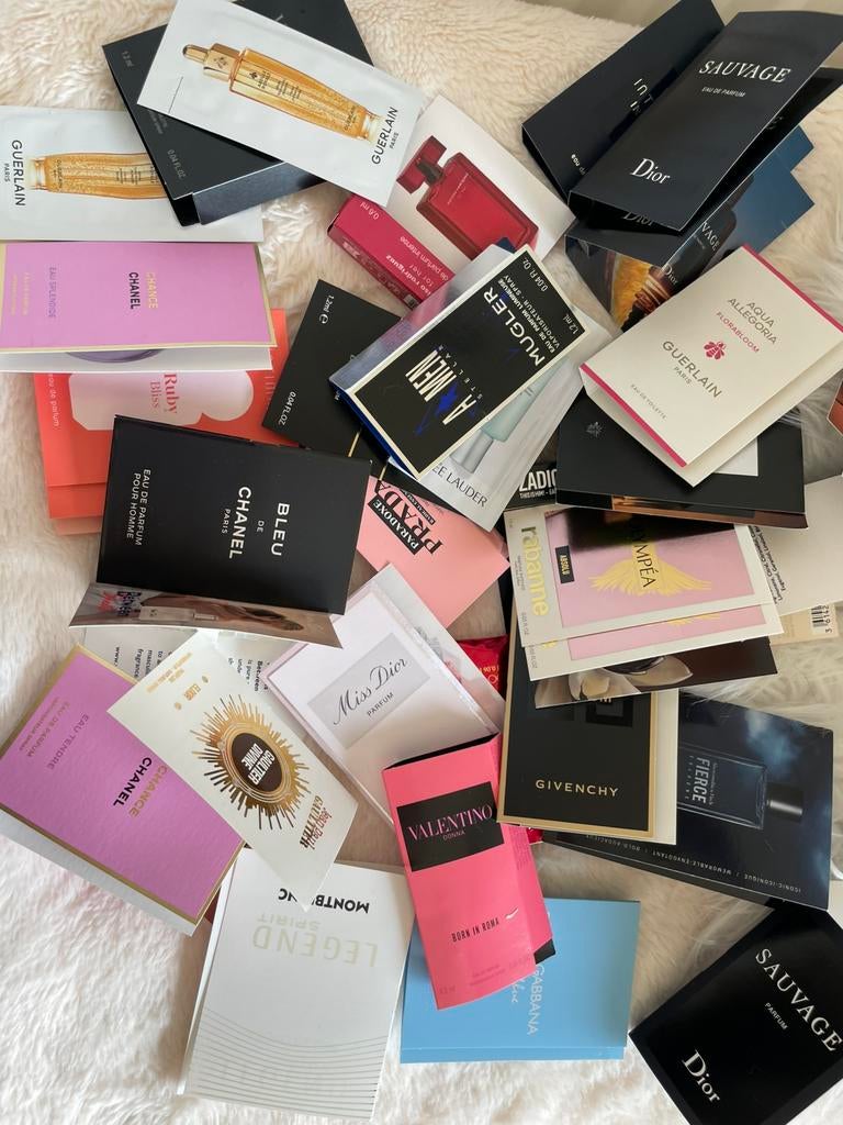 d'échantillons de parfums Chanel,Dior,Hermès,Prada,Guerlain, Enlèvement ou Envoi, Neuf, Échantillon ou Testeur, Plein