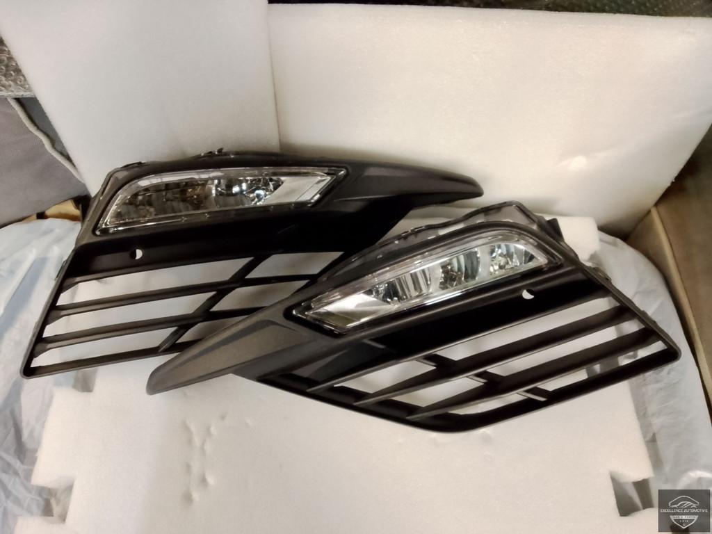 Phares antibrouillard LED Seat Leon 5F (paire gauche + droit, Autos : Pièces & Accessoires, Autovia A-2, Km 585 585
08760  Martorell, ES