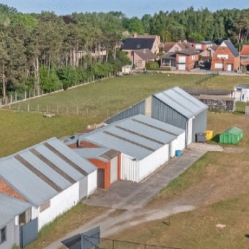 loods te huur, magazijn van ongeveer 100m2 te balen