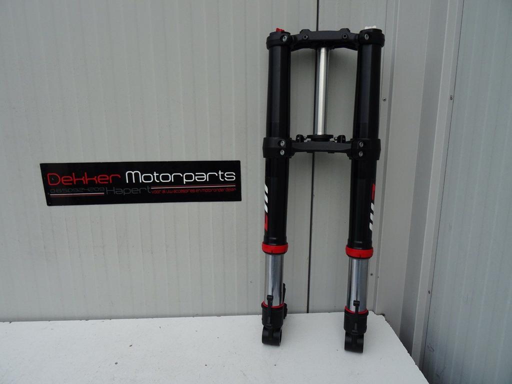 WP Apex Pro Voorvork + T Stuk KTM Super Duke 1390 R 2024 >, Motos, Pièces | Autre, Neuf, Enlèvement ou Envoi