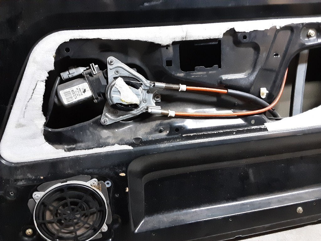 MOTEUR LEVE VITRE ELECTRIQUE AVANT DROIT 106 II (400672T4), Kontakt-peugeot@peugeot.com, Utilisé, Avant, Peugeot Deutschland GmbH