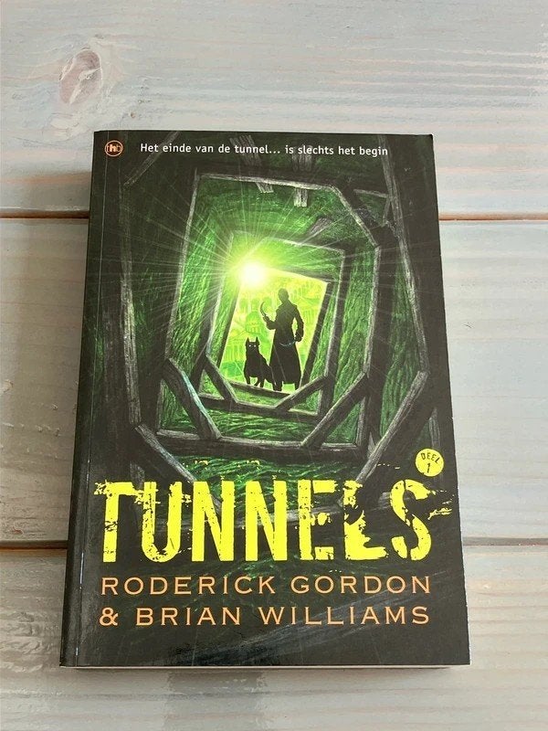 Tunnels - Roderick Gordon & Brian Williams (NL), Boeken, Roderick Gordon; Brian Williams, Fictie, Ophalen, Gelezen