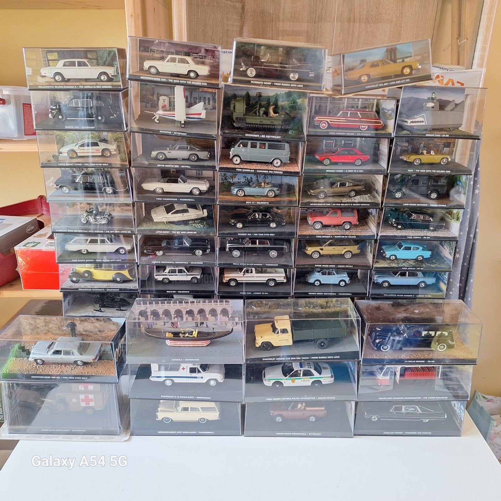 Dagostino James Bond 1/43 auto's  totaal 134 stuks, Ophalen