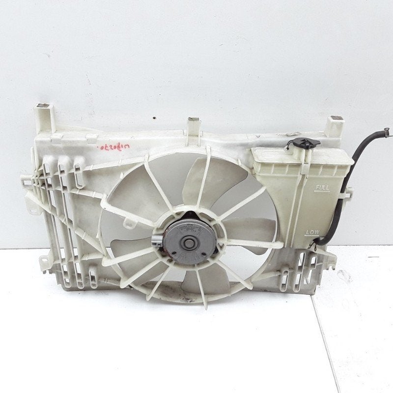 VENTILATEUR C Toyota Corolla (E12) (11-2001/03-2007), Dhr. M. Roggen, Toyota, Stadsweg 37 37
9917 PV  WIRDUM GR., NL, Utilisé