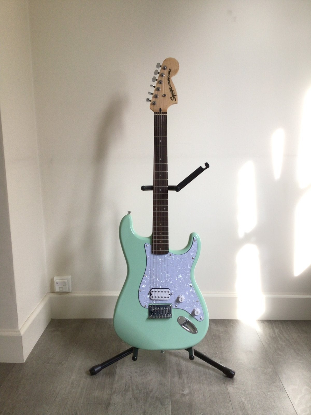 Squier FSR Affinity Series Stratocaster H HT Surf Green, Muziek en Instrumenten, Ophalen, Zo goed als nieuw