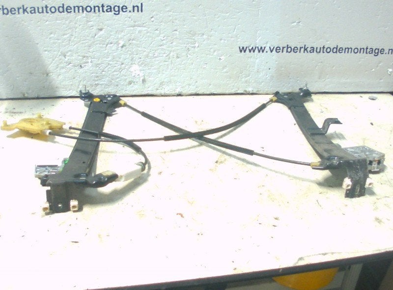 VITRE MECANISME ELECTRIQUE DROIT Peugeot 407 (6C / J), Kontakt-peugeot@peugeot.com, Droite, Utilisé, Peugeot Deutschland GmbH
