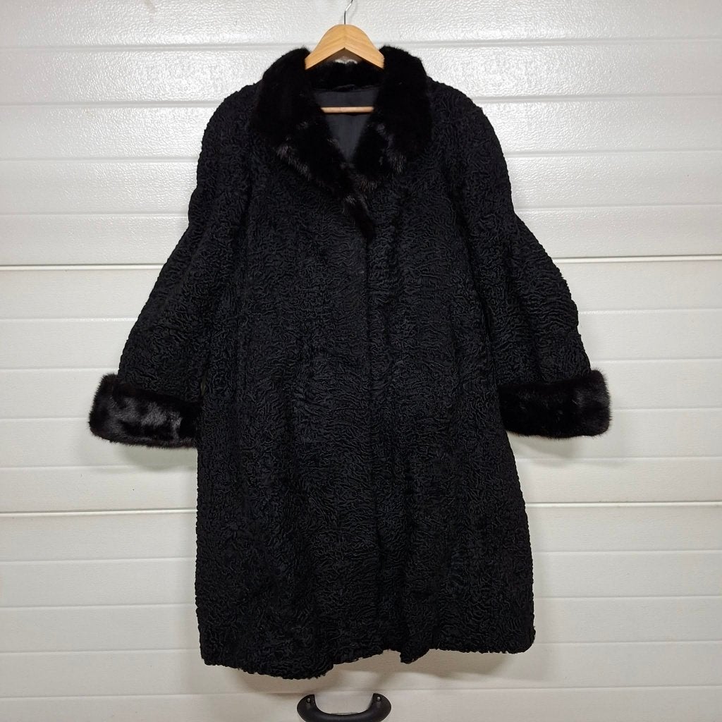 Vintage zwarte astrakan bontjas - maat L, Kleding | Dames, Ophalen, Zo goed als nieuw, Maat 42/44 (L), Zwart