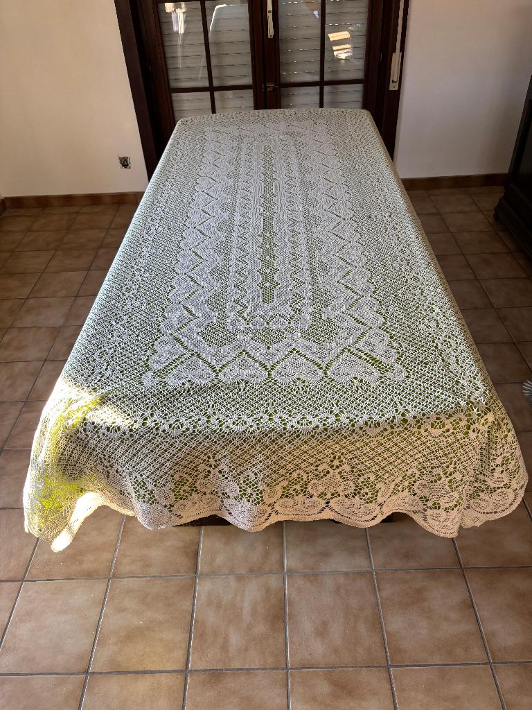 Gehaakt katoenen tafelkleed 2.45 x 1.25m, Huis en Inrichting, Ophalen, Zo goed als nieuw, Rechthoek