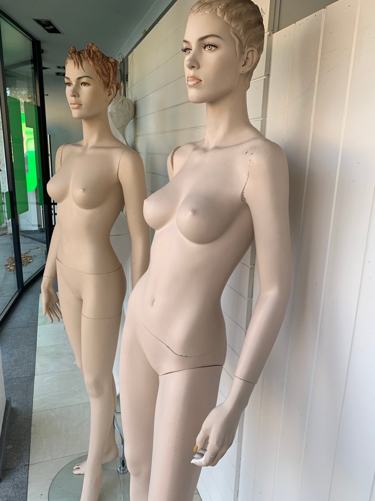 Paspop, Enlèvement, Mannequin