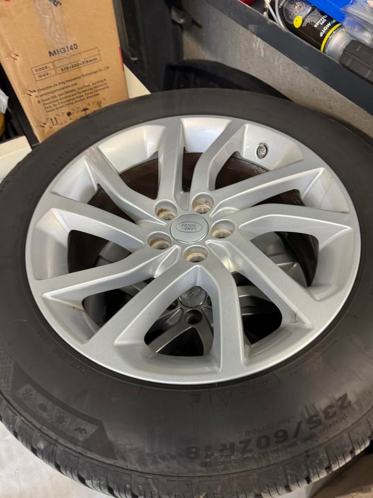 Velgen  235/60/R18 Land Rover discovery 2017, Auto-onderdelen, Banden en Velgen, Ophalen, Band(en)