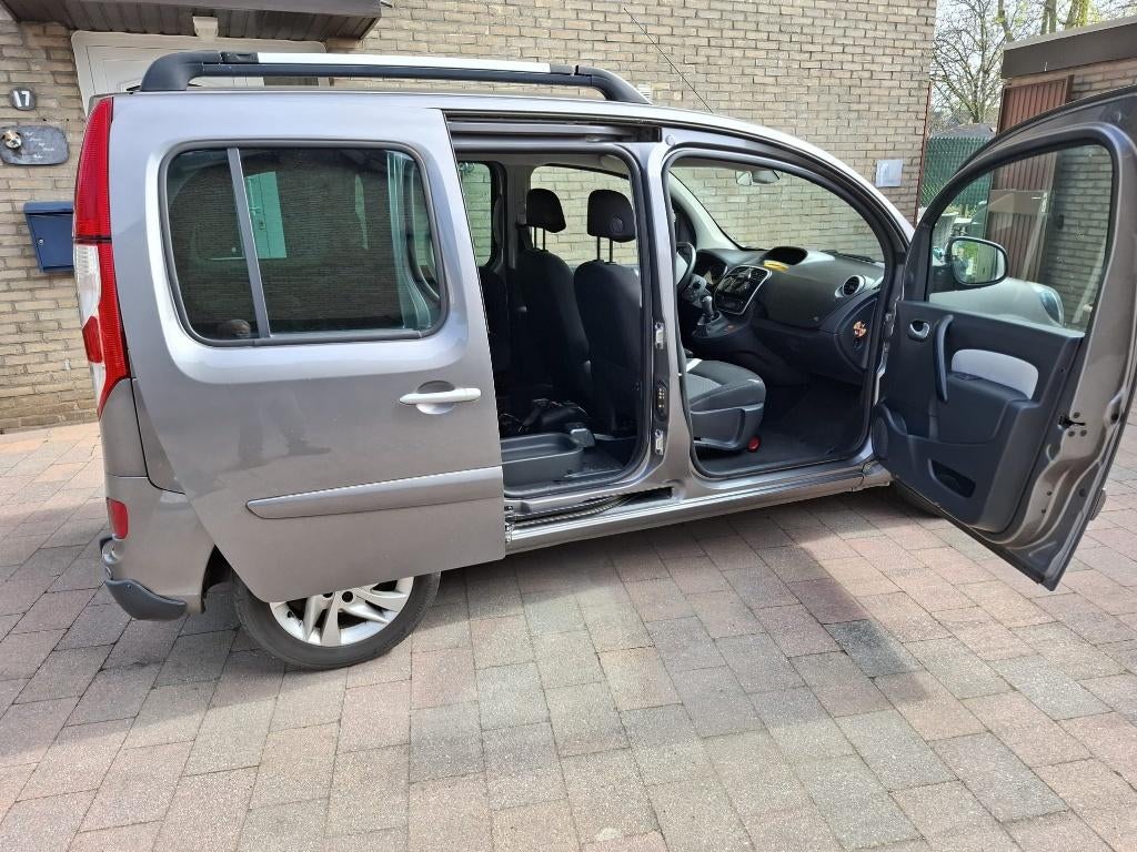 Renault kangoo rolstoelauto, Auto's, Voorwielaandrijving, Euro 5, Stof, Zwart