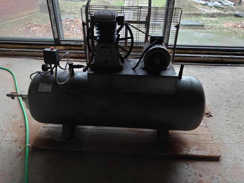 ACM compressor met 200liter tank, 100 liter of meer, Ophalen of Verzenden, Gebruikt, 6 tot 10 bar