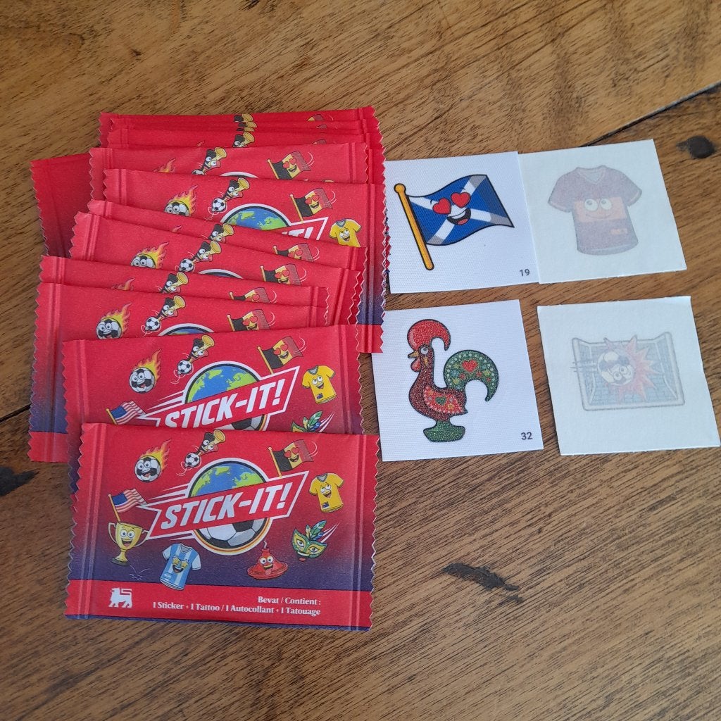 stickers stick it delhaize 16 ongeopende zakjes en 4 losse, Ophalen of Verzenden, Nieuw, Meerdere stickers